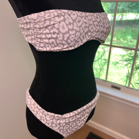 NWOT Valimare leopard bikini. Bandeau top and fold down bottom. Size M - Picture 3 of 12